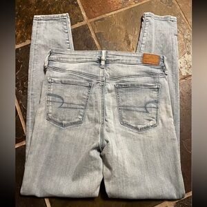 American Eagle Outfitters Light Wash Hi-Rise Jeggings 8 Long